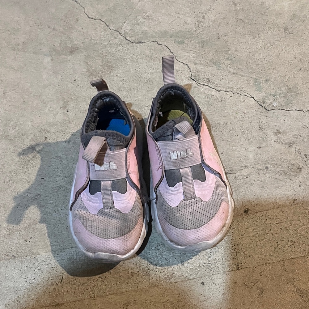 Nike flex runner 2 Kids Pink and Gray Slip-On Sneakers